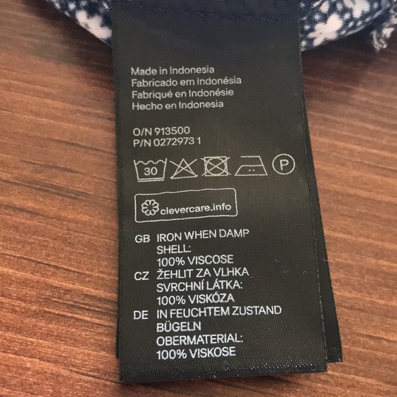 Top by DIVIDED…H&M - Picture 7 of 9